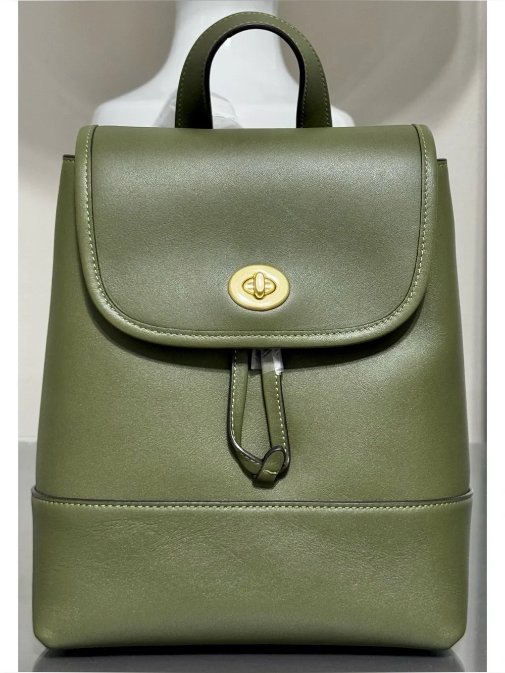 COACH Originals Turnlock Glovetanned Leather Backpack, OLIVE GREEN
